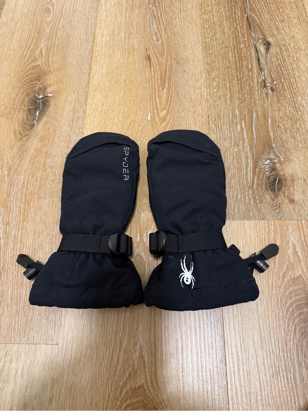 Spyder Black Finn Kids Ski Mittens ages 7-9 Medium Ski Mitts w Heat Pocket